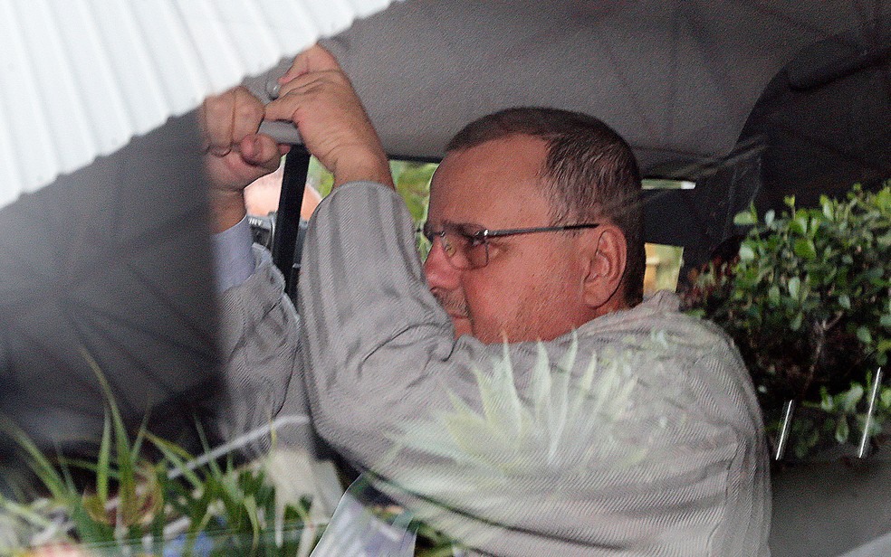   O ex-ministro Geddel Vieira Lima ao deixar o prÃ©dio da JustiÃ§a Federal, em BrasÃ­lia, apÃ³s audiÃªncia em julho do ano passado (Foto: Dida Sampaio/EstadÃ£o ConteÃºdo)