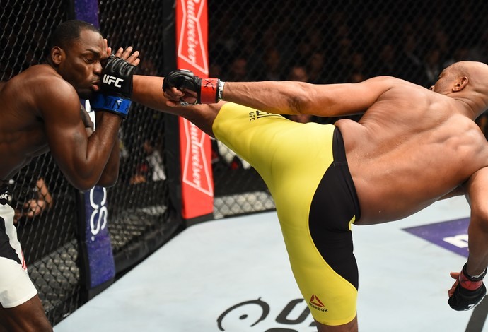 Anderson Silva Derek Brunson UFC 208 (Foto: Getty Images)