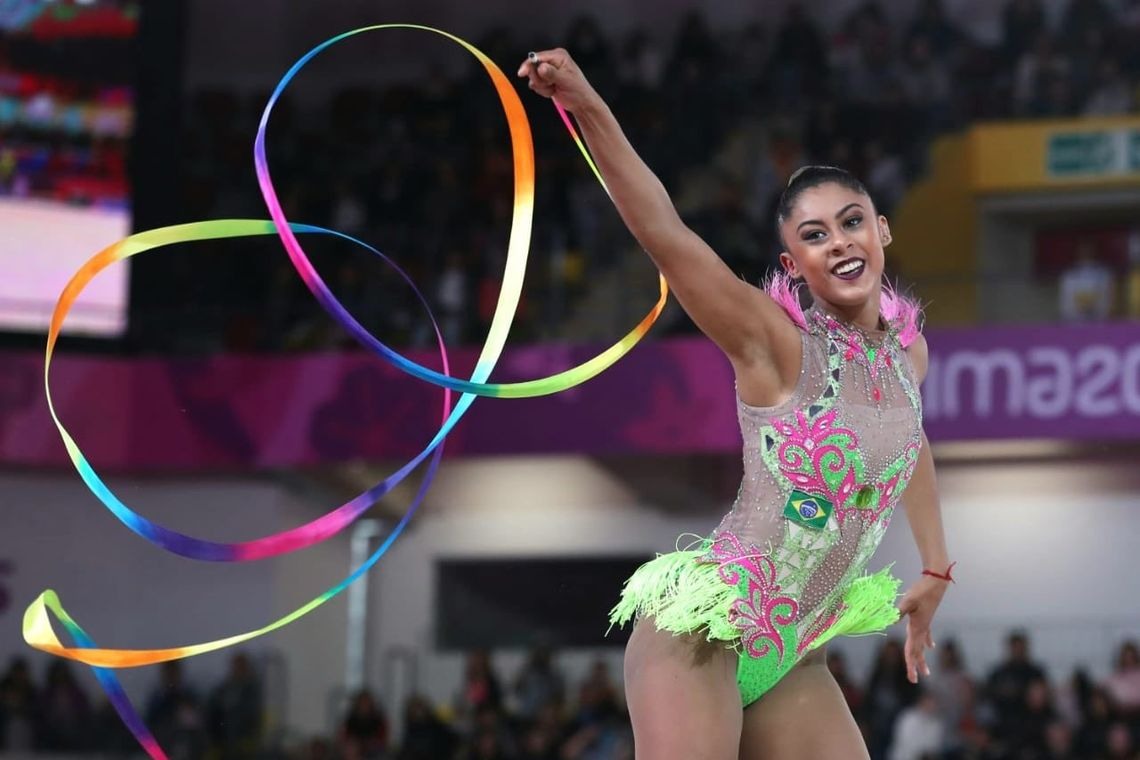 BÃ¡rbara Domingos, na fita. Mais uma para a nossa ginÃ¡stica rÃ­tmica.