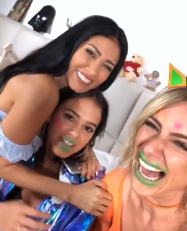 Simaria, Bruna Marquezine e Giovanna Ewbank (Foto: Reprodução)