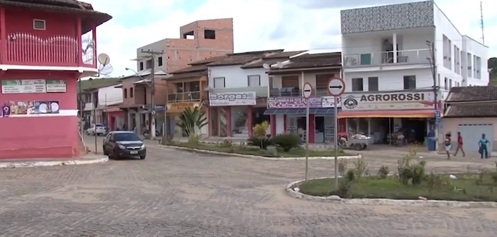 Segundo o centro sismolÃ³gico da Universidade de SÃ£o Paulo, o tremor ocorreu por volta das 11h04 e atingiu magnitude de 2,5 na escala hister, considerado como um terremoto de baixa magnitude.  â?? Foto: ReproduÃ§Ã£o / TV Bahia