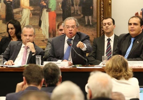 O ministro da Economia, Paulo Guedes, em audiÃªncia na CÃ¢mara dos Deputados (Foto:  Fabio Rodrigues Pozzebom/AgÃªncia Brasil)