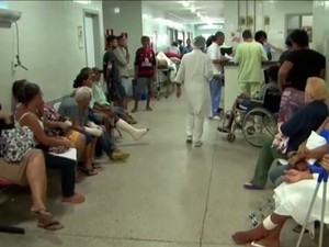 Hospital enfrenta crise financeira e tem emergência lotada (Foto: Reprodução/ TV Santa Cruz)