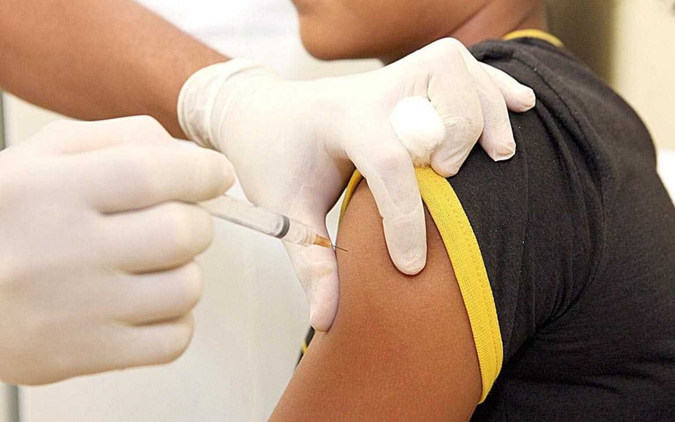 Vacinas contra HPV sÃ£o aplicadas em crianÃ§as e adolescentes em Salvador (Foto: Jornal Daqui/ReproduÃ§Ã£o)