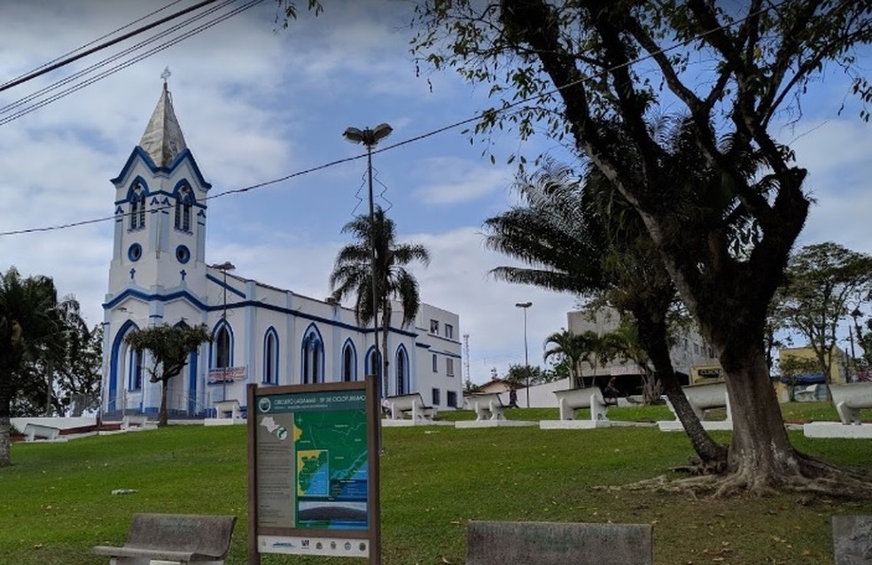 Igreja SÃ£o Paulo ApÃ³stolo no Centro de Pariquera-AÃ§u foi alvo de bandidos â?? Foto: ReproduÃ§Ã£o