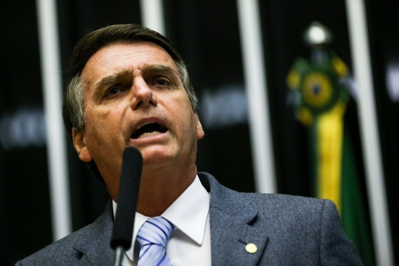 Resultado de imagem para Bolsonaro reage com ironia Ã  suposta saÃ­da de Ernesto AraÃºjo do Itamaraty