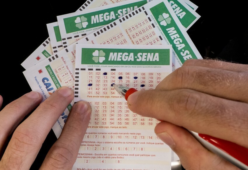 Resultado de imagem para Mega-Sena acumula e pode pagar R$ 60 milhões no sábado