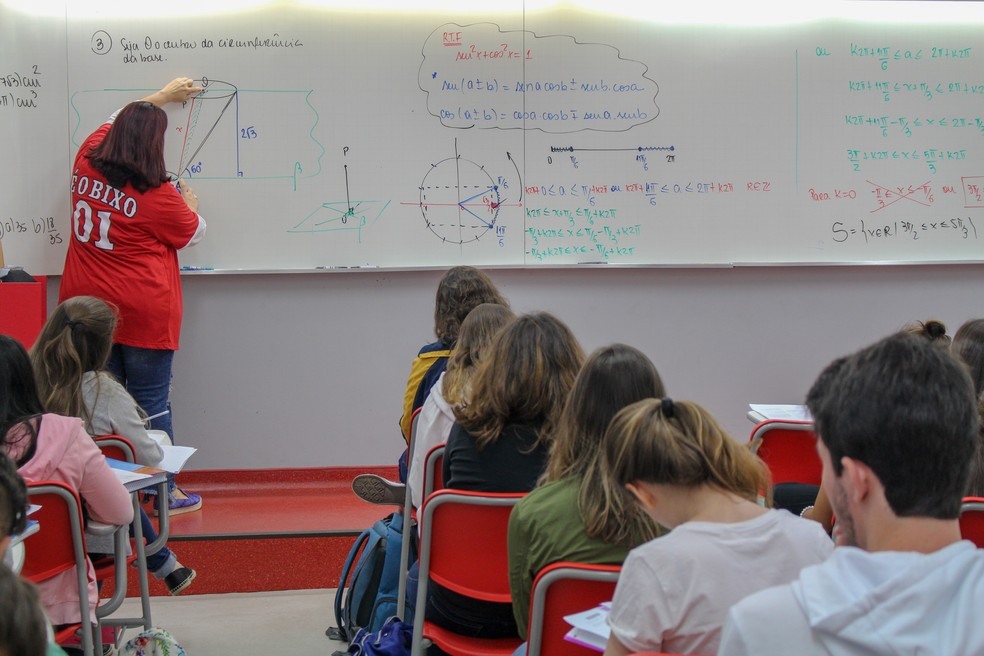 Sisu tem prazo de inscriÃ§Ã£o adiado. Na foto, professora ensina matemÃ¡tica em cursinho prÃ©-vestibular de SÃ£o Paulo (SP). â?? Foto: Gabriel Mialchi/Oficina do Estudante