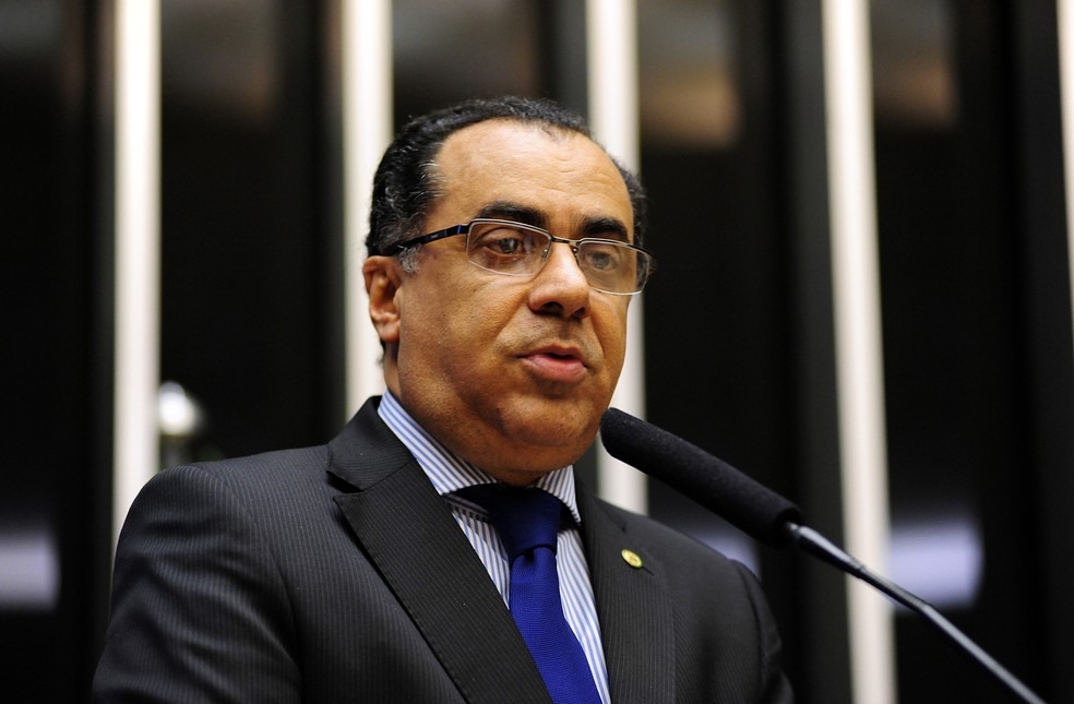 O deputado federal Celso Jacob (PMDB-RJ), durante discurso na Câmara (Foto: Gustavo Lima/Câmara dos Deputados)