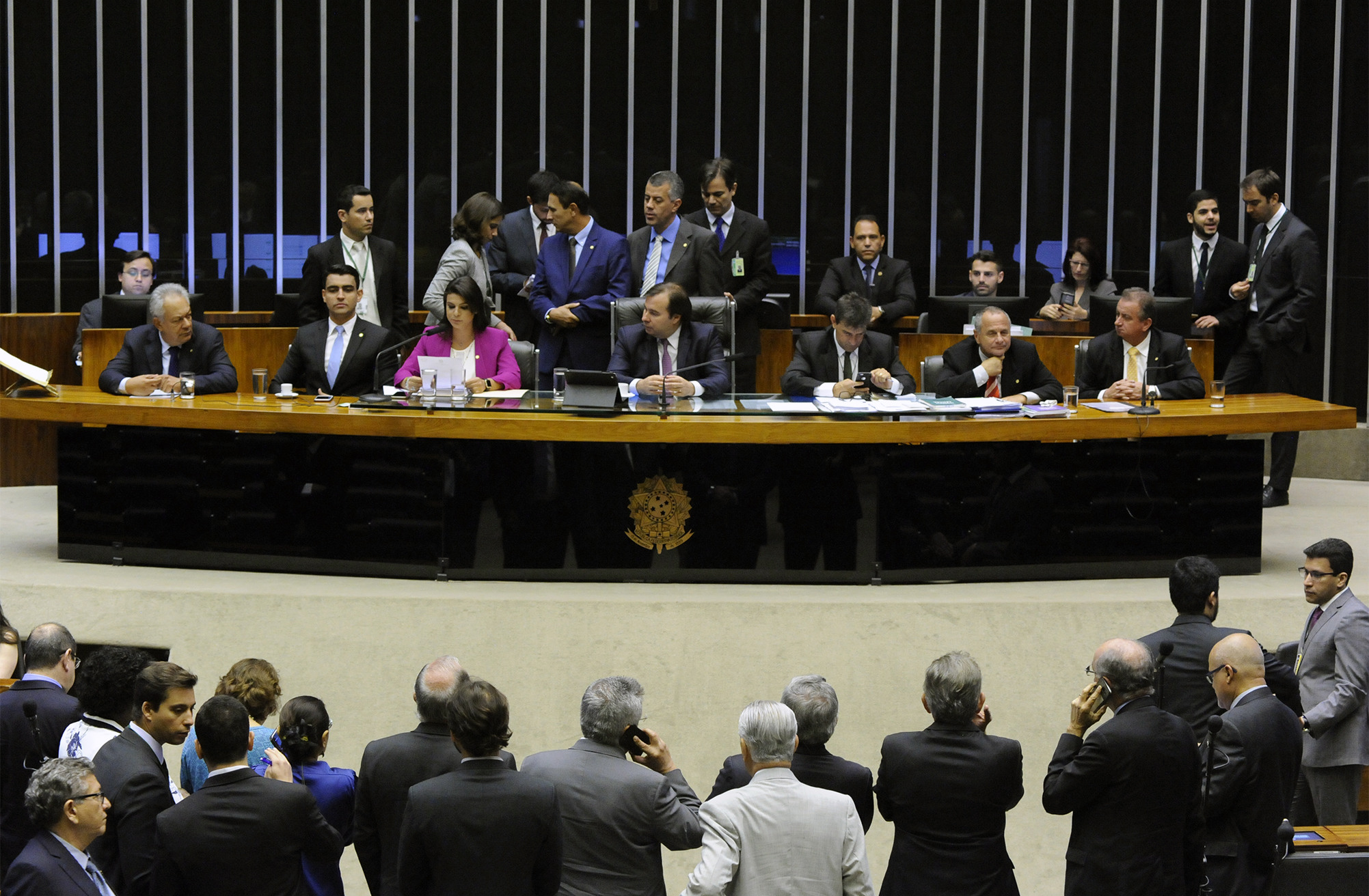 Leitura da denúncia contra o presidente da República, Michel Temer (PMDB). Presidente da Câmara dos Deputados, deputado Rodrigo Maia (DEM-RJ) e Segunda-Secretária da Câmara, deputada Mariana Carvalho (PSDB-RO)