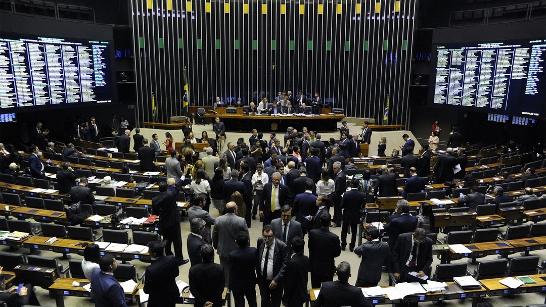 Resultado de imagem para Quase 60% dos deputados eleitos se dizem a favor de idade mÃ­nima para aposentadoria