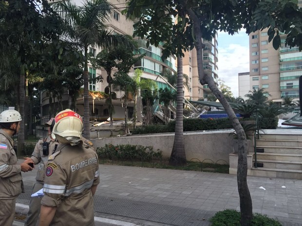 Prédio desabou em Vitória (Foto: Victoria Varejão/ G1)