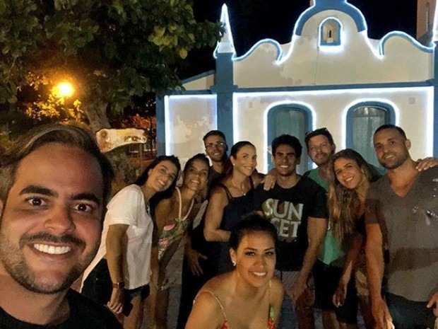 Ivete com amigos (Foto: Reprodução/Instagram)