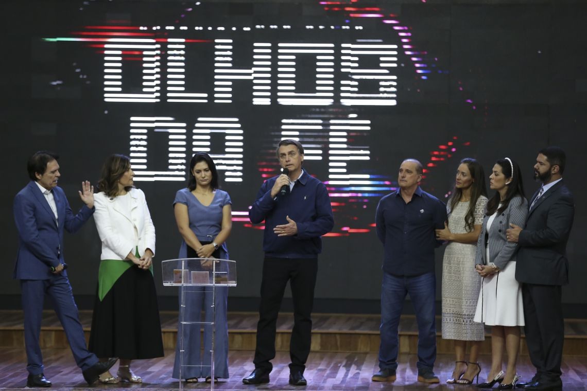 O presidente Jair Bolsonaro, a primeira-dama Michelle Bolsonaro e o ministro da Casa Civil, Onyx Lorenzoni, participam da CelebraÃ§Ã£o Internacional 2019 &quot;Conquistando pelos Olhos da FÃ©&quot;, na Igreja Sara Nossa Terra.