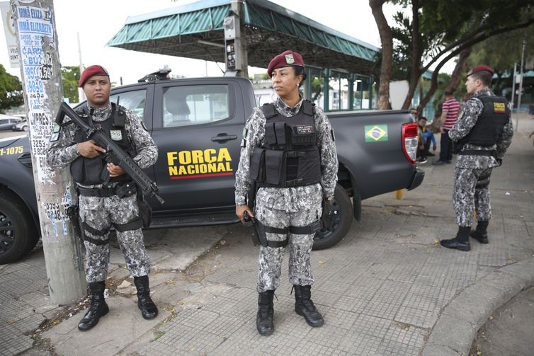 O sistema de transporte pÃºblico de Fortaleza e da regiÃ£o metropolitana opera abaixo do normal nesta segunda-feira (7), segundo informou o Sindicato das Empresas de Transporte de Passageiros do Estado do CearÃ¡ (SindiÃ´nibus).