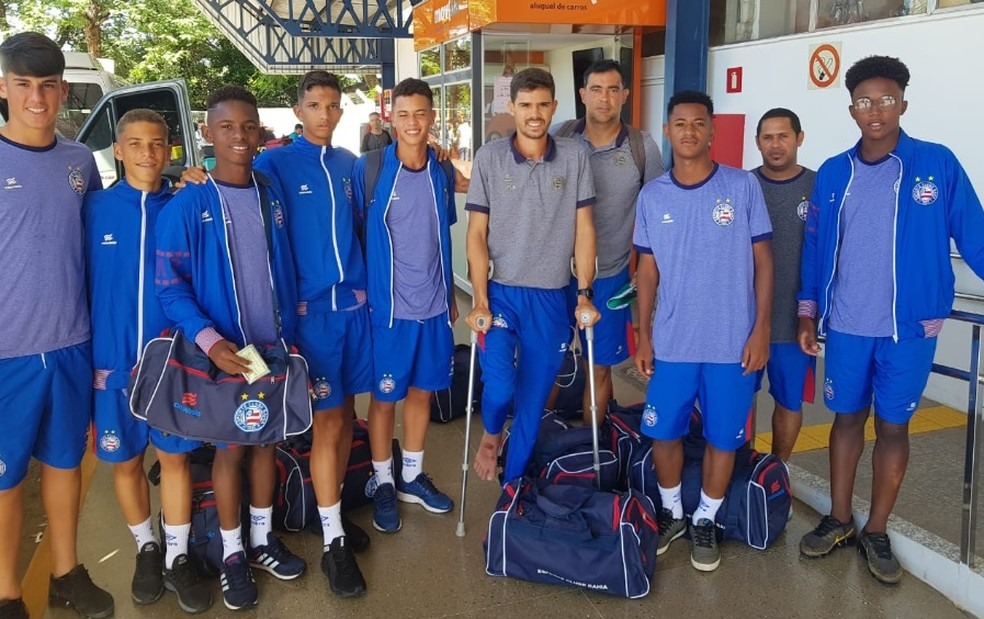 DelegaÃ§Ã£o sub-15 do Bahia desembarca em Salvador apÃ³s acidente com dois mortos em MG â?? Foto: DivulgaÃ§Ã£o/ECBahia