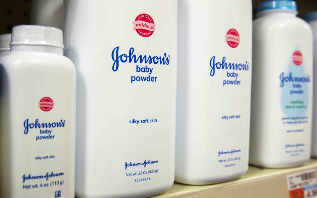 Johnson & Johnson se defende dizendo que dÃ©cadas de pesquisas acadÃªmcias atestam a seguranÃ§a do talco (Foto: ReutersS/Lucas Jackson/Files)