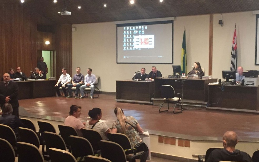 Policiais Militares são julgados no Fórum da Barra Funda por morte de suspeito de roubo (Foto: Isabela Leite/GloboNews)