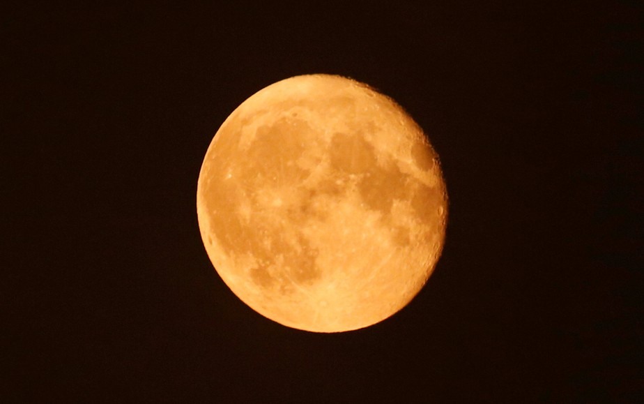 Maior Superlua em quase 70 anos vai iluminar o céu nesta segunda