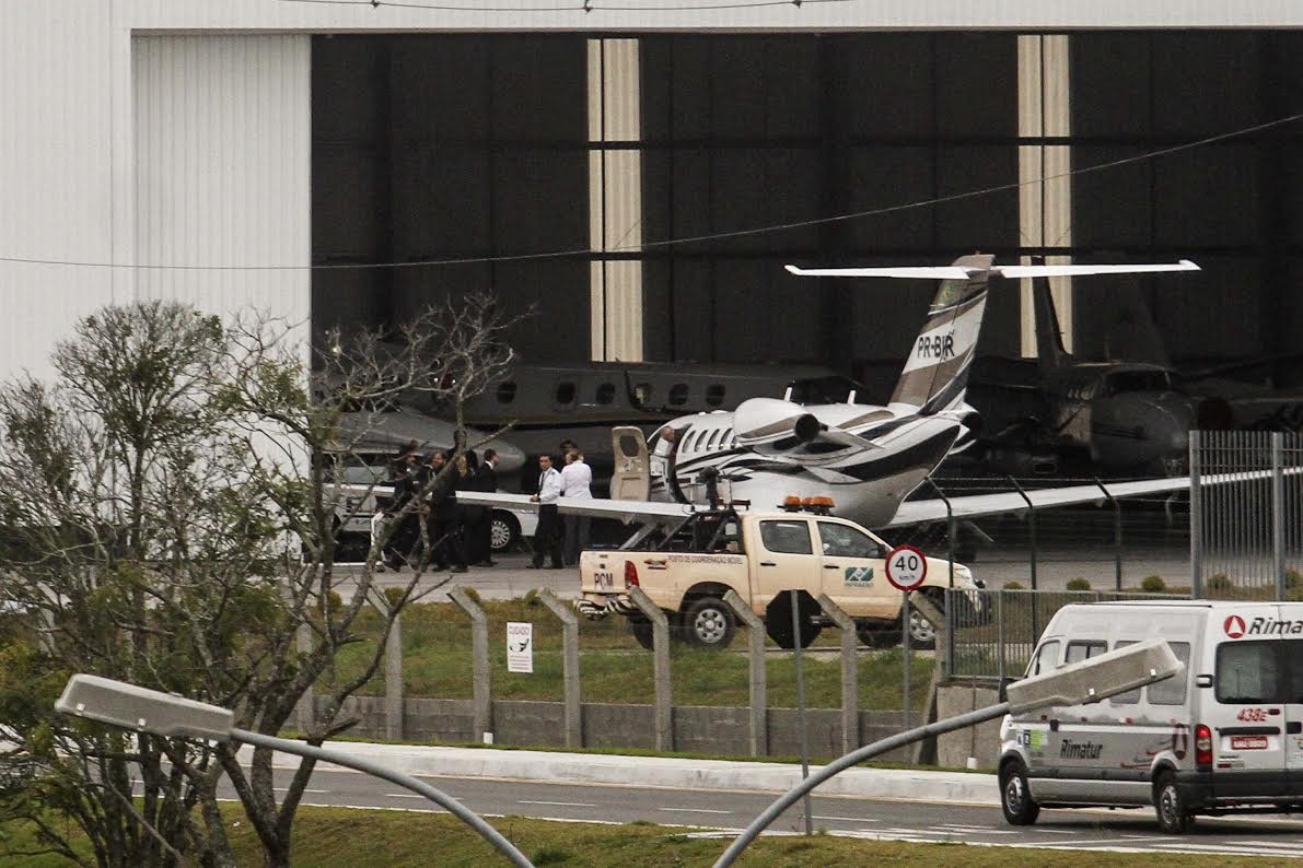 Resultado de imagem para Jatinho usado por Lula na viagem a Curitiba é do ex-ministro Walfrido Mares Guia