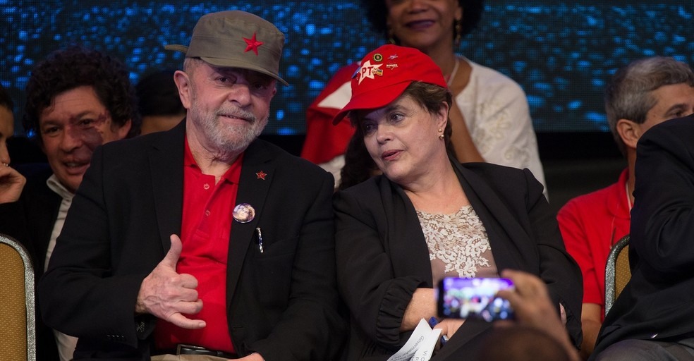 O ex-presidente Lula e a ex-presidente Dilma nesta quinta (1º), durante o congresso do PT (Foto: Lula Marques/Agência PT)