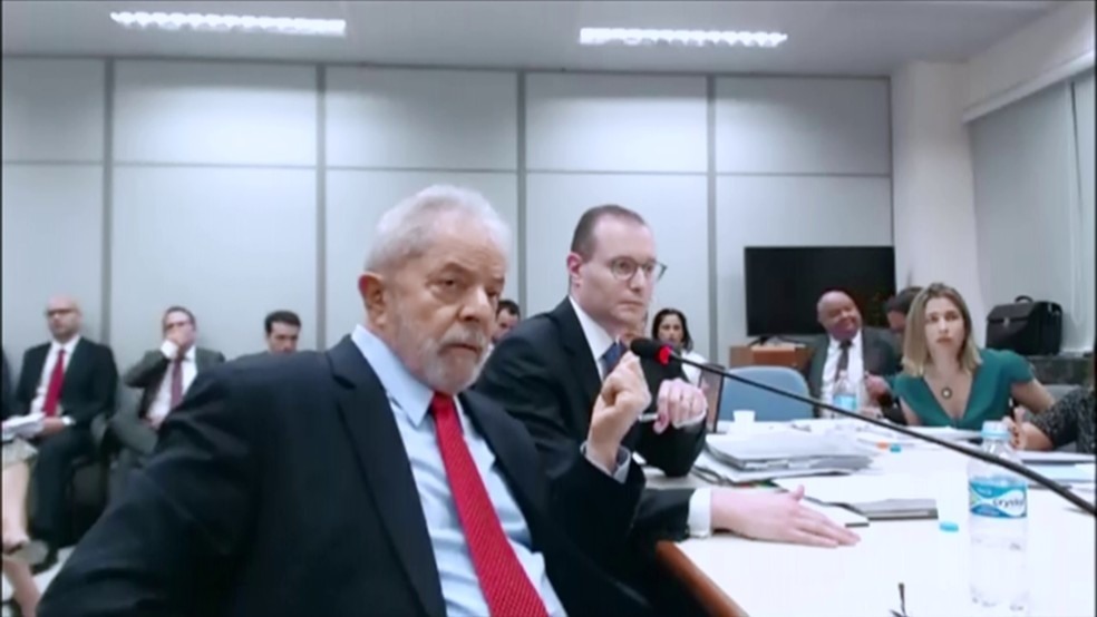 O ex-presidente Lula estÃ¡ preso na PF em Curitiba e responde a um na JustiÃ§a Federal do PR pelo caso do sÃ­tio de Atibaia â?? Foto: ReproduÃ§Ã£o/TV Globo