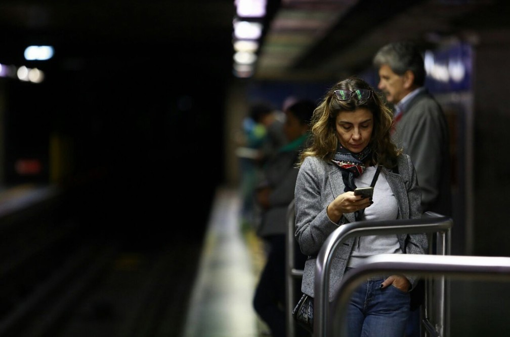 Celular Ã© o principal dispositivo para conexÃ£o Ã  internet no Brasil, usado por 97% dos usuÃ¡rios. â?? Foto: Marcelo Brandt/G1