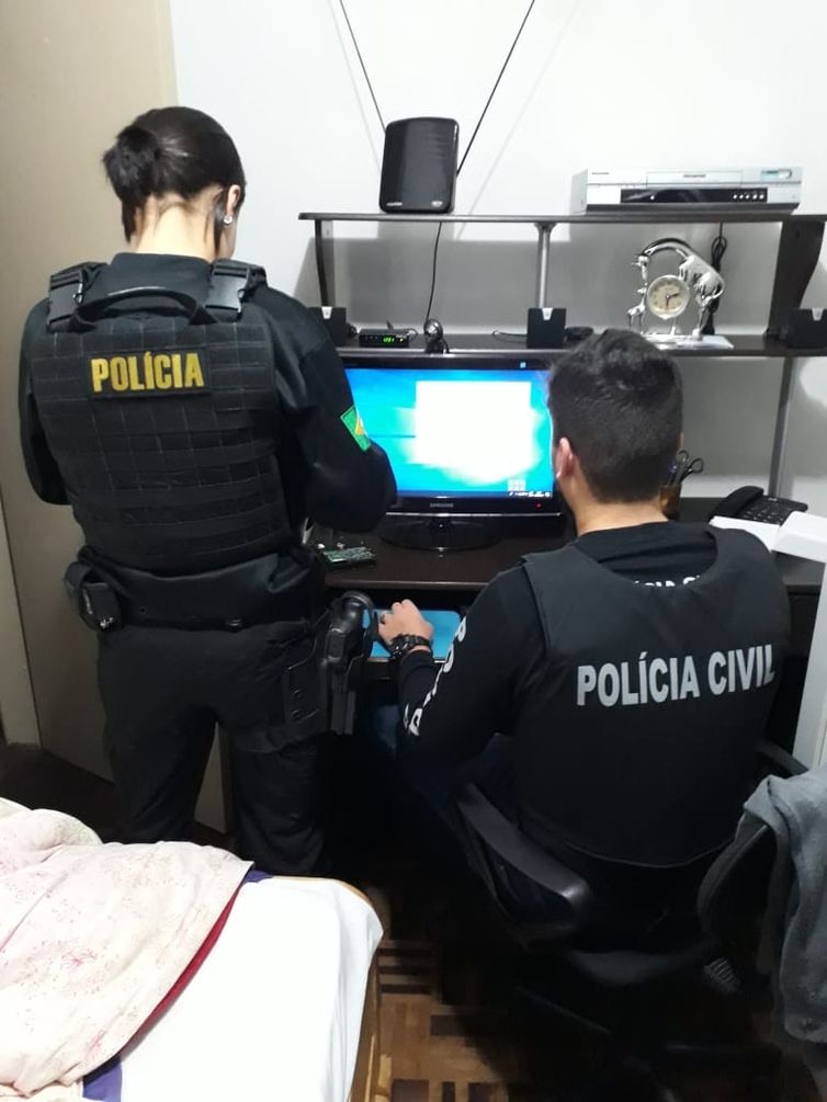 Policiais federais e civis cumprem mandados de busca e apreensÃ£o em 14 estados e no Distrito Federal