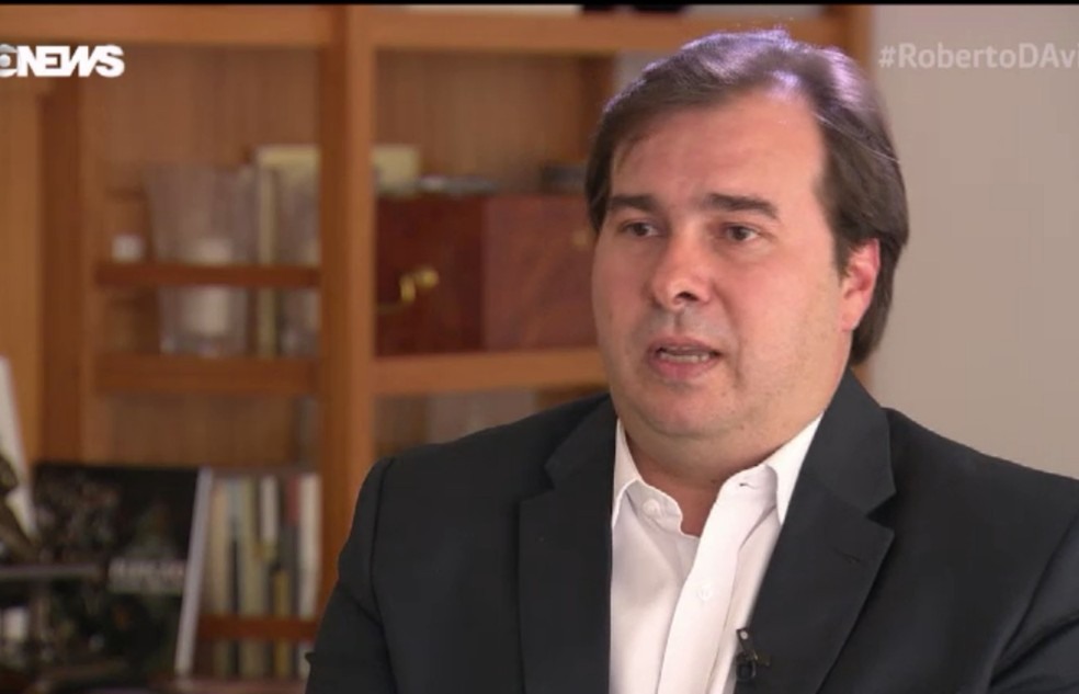 Rodrigo Maia dá entrevista a Roberto D'Ávila (Foto: Reprodução/GloboNews)