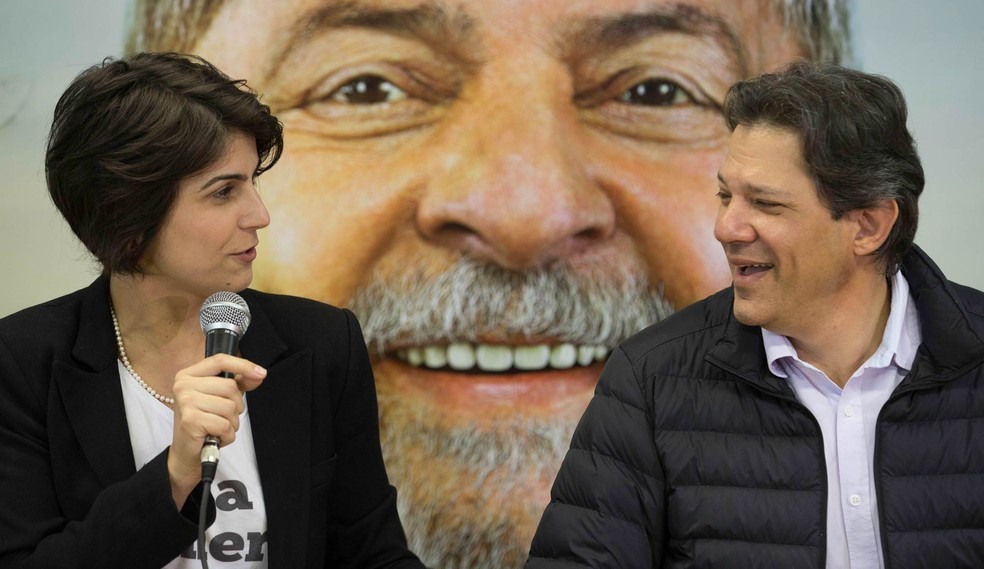 Manuela D'Avila e Fernando Haddad, durante entrevista coletiva nesta terÃ§a-feira (7), em SÃ£o Paulo (Foto: Bruno rocha/Fotoarena/EstadÃ£o ConteÃºdo)