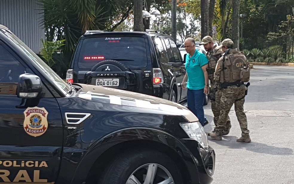 Empresário Marcos Valério chega à sede da Polícia Federal, em Belo Horizonte. (Foto: Pedro Ângelo/G1)