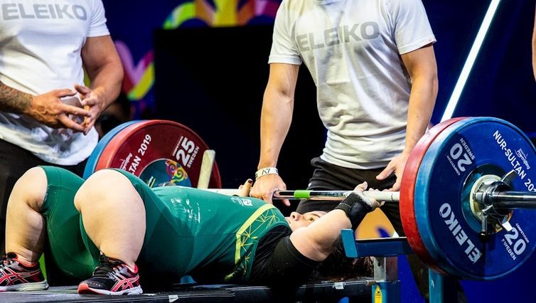 Mariana, de 21 anos, conseguiu levantar 120 kg e estabeleceu novo recorde das AmÃ©ricas para a divisÃ£o atÃ© 67 kg 