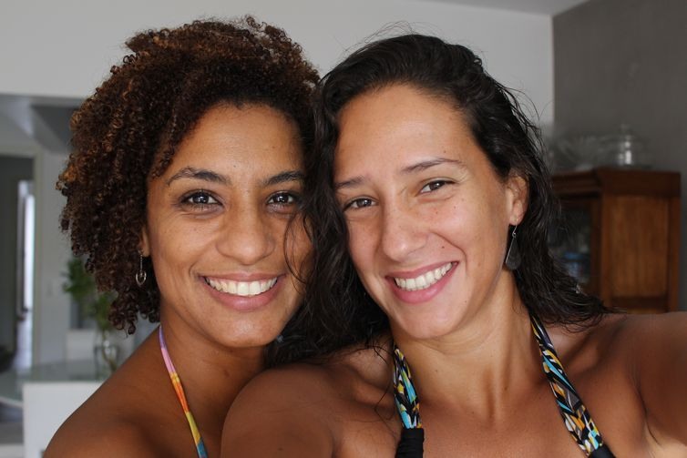 Marielle Franco, assassinada a tiros no Rio no dia 14 de maio, ao lado da esposa, MÃ´nica BenÃ­cio (Arquivo pessoal)