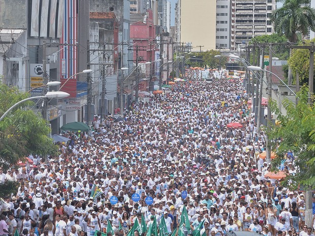 Resultado de imagem para fotos de pessoas caminhando para o bonfim