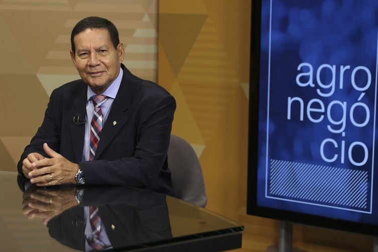 O vice presidente da Republica, Hamilton MourÃ£o,dÃ¡ entrevista ao programa Brasil em Pauta, da TV Brasil, em BrasÃ­lia. 