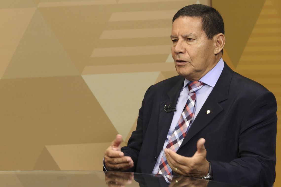 O vice presidente da Republica, Hamilton MourÃ£o,dÃ¡ entrevista ao programa Brasil em Pauta, da TV Brasil, em BrasÃ­lia. 