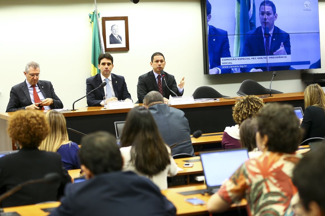 O presidente da comissÃ£o especial da Reforma da PrevidÃªncia, deputado Marcelo Ramos, e o vice-presidente, deputado Silvio Costa Filho, durante entrevista coletiva para divulgar balanÃ§o das atividades da comissÃ£o.