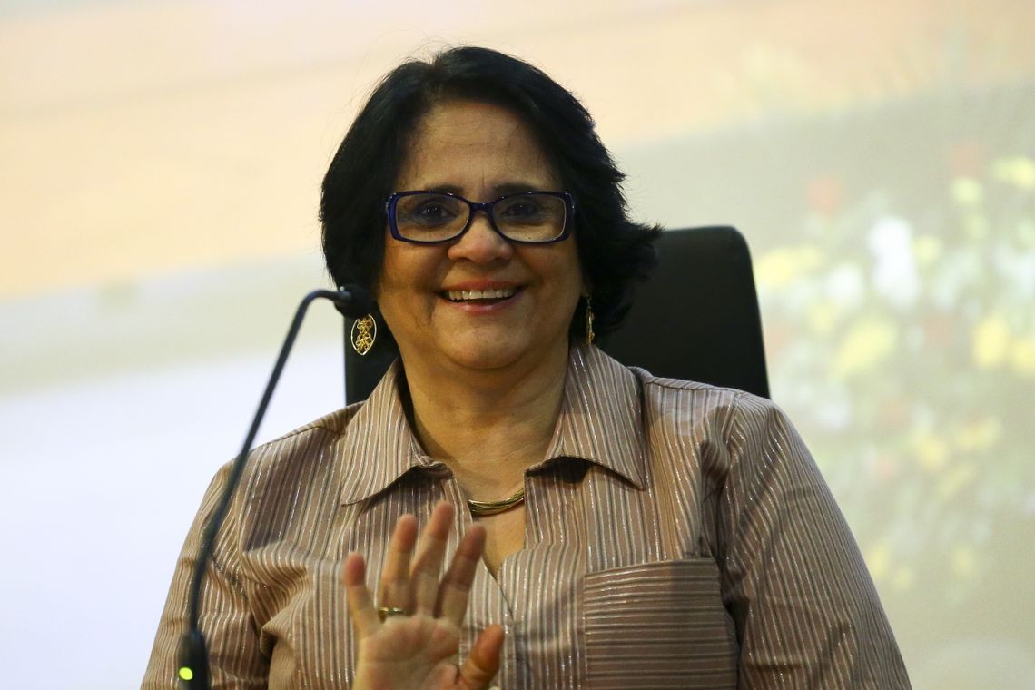 A ministra das Mulheres, FamÃ­lia e Direitos Humanos, Damares Alves, durante evento em comemoraÃ§Ã£o ao Dia Nacional do Cigano.