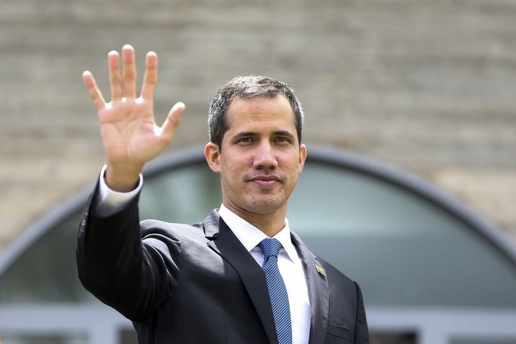  O presidente interino da Venezuela, Juan GuaidÃ³, apÃ³s encontro com embaixadores de paÃ­ses da UniÃ£o Europeia, n sede da delegaÃ§Ã£o da UniÃ£o Europeia no Brasil. 