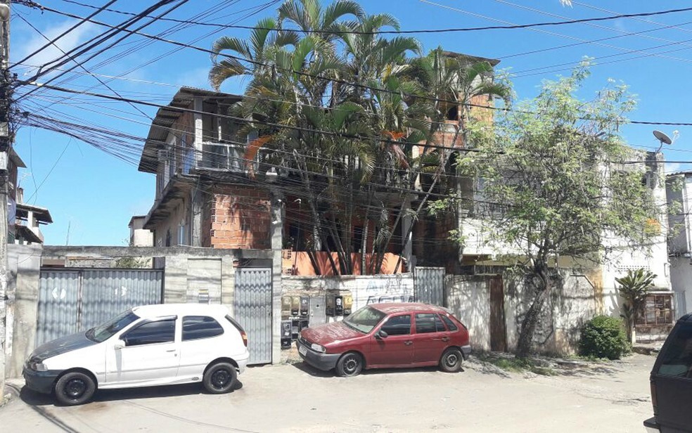 Crime ocorreu na casa do ex-namorado, que é o suspeito do crime (Foto: Juliana Cavalcante/TV Bahia)