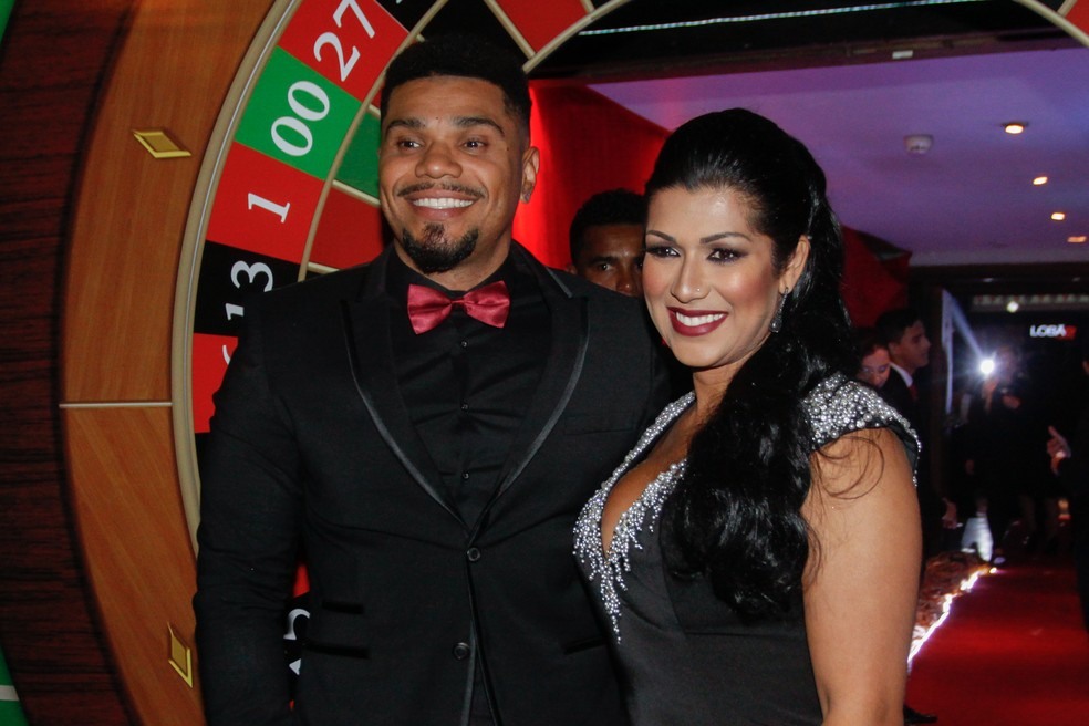 Naldo Benny e Ellen Cardoso, a Mulher Moranguinho, no aniversário do MC Gui em maio de 2016 (Foto: Celso Tavares/G1)