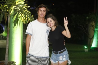 Francisco Vitti e Amanda de Godoi em show na Zona Sul do Rio (Foto: Anderson Barros/ EGO)