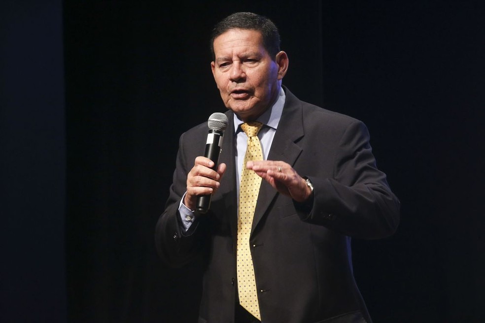 MourÃ£o concedeu entrevista Ã  BBC News Brasil pouco depois de a Venezuela ter anunciado o fechamento da fronteira com o Brasil. Na imagem, o vice-presidente faloa sobre a reforma da PrevidÃªncia durante palestra em BrasÃ­lia â?? Foto: AntÃ´nio Cruz/AgÃªncia Brasil