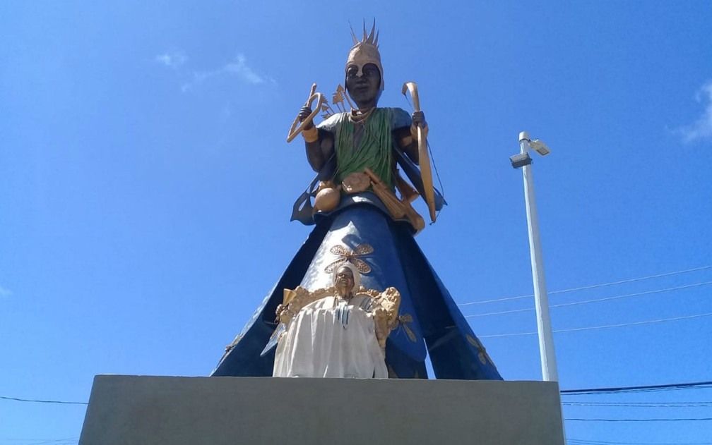 OrixÃ¡ de quase 7m e imagem de MÃ£e Stella de OxÃ³ssi sÃ£o inauguradas em avenida com nome da IalorixÃ¡ em Salvador â?? Foto: Cid Vaz/TV Bahia