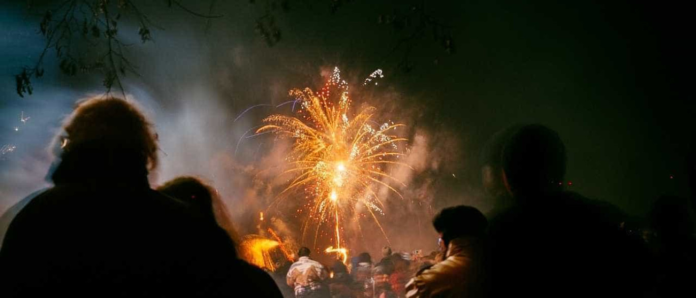 Resultado de imagem para Médicos alertam para riscos de acidentes com fogos de artifício no mês de junho