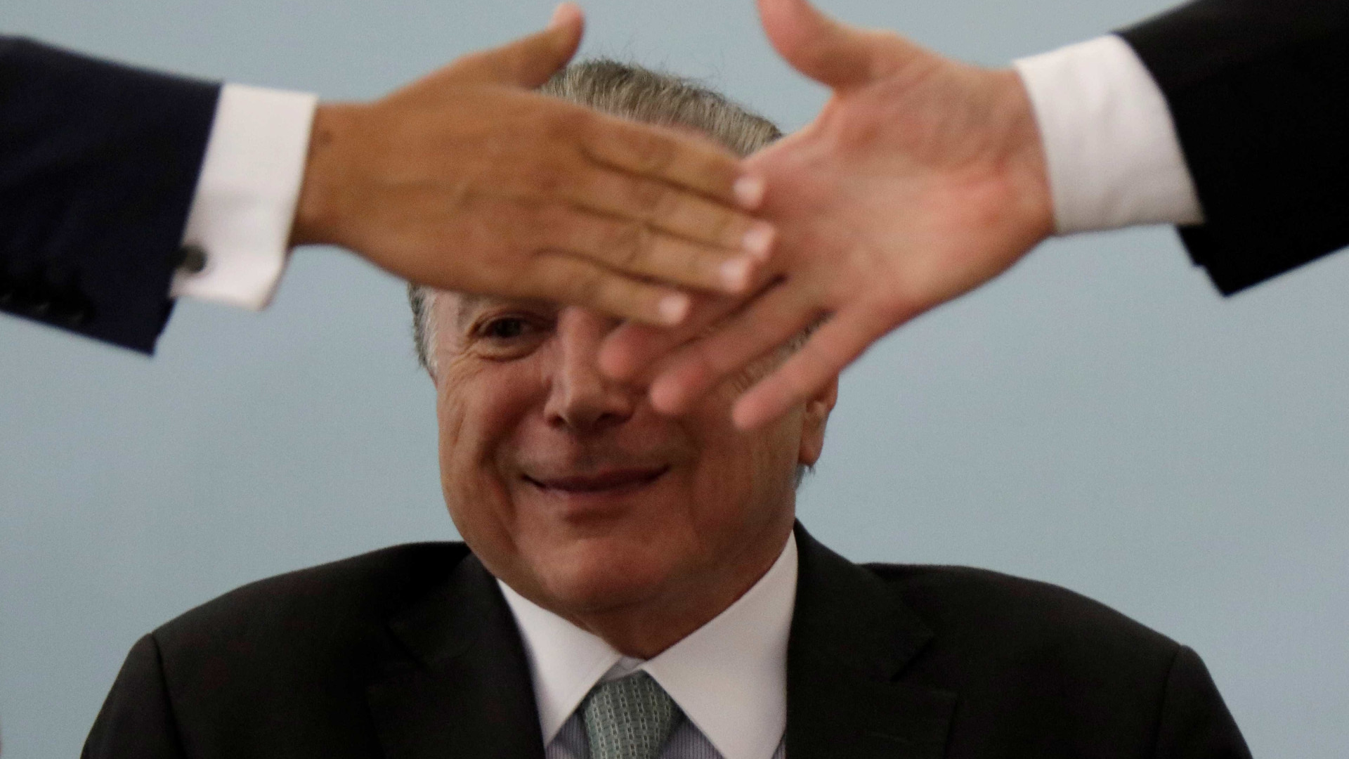 Resultado de imagem para Temer fez reunião com ministros e líderes e deve embarcar ainda hoje para SP