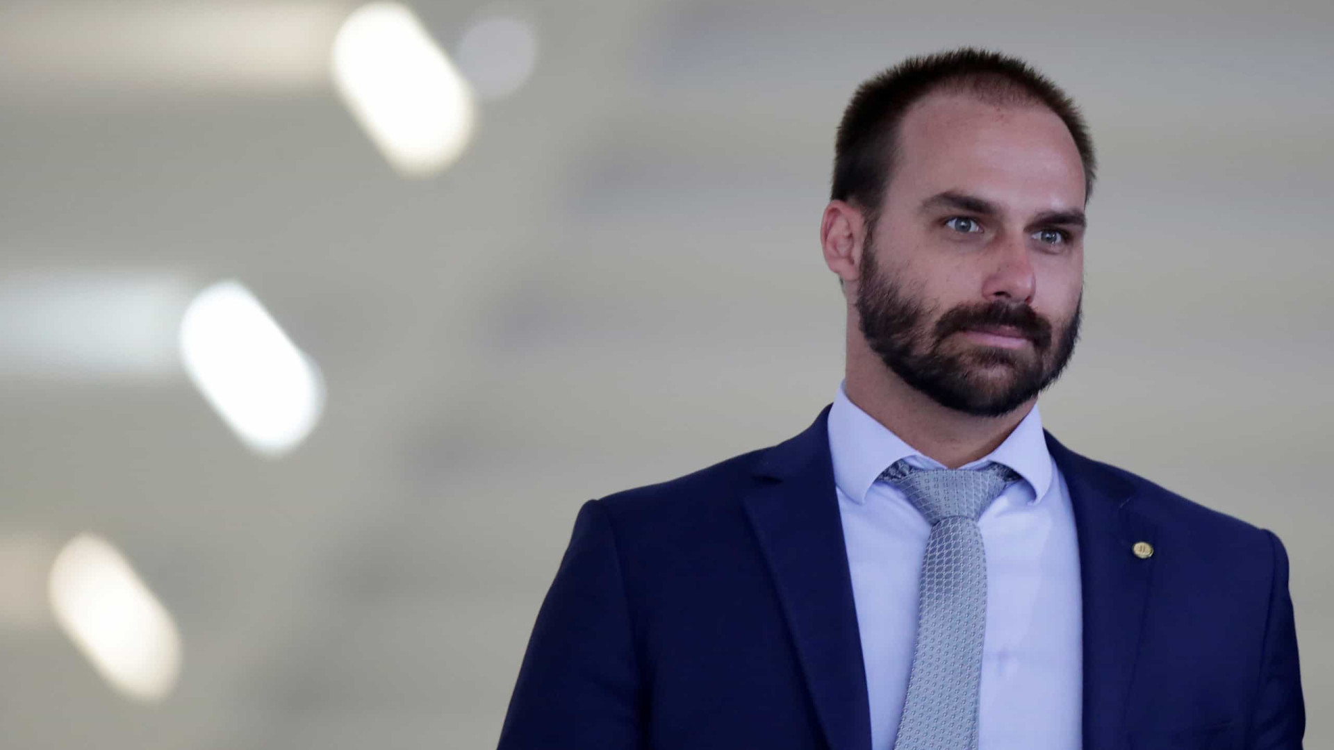 Resultado de imagem para Eduardo Bolsonaro cita como 'credencial' pÃ³s-graduaÃ§Ã£o nÃ£o concluÃ­da