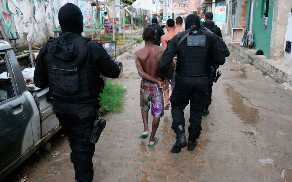 OperaÃ§Ã£o no bairro do Uruguai prendeu trÃªs suspeitos de trÃ¡fico (Foto: DivulgaÃ§Ã£o/SSP-BA)