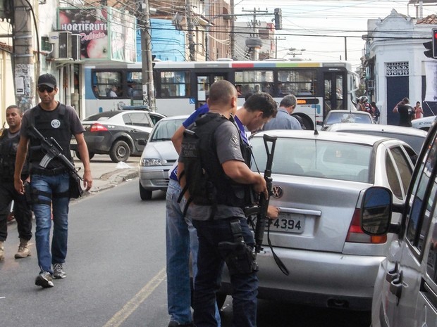 Resultado de imagem para PolÃ­cia prende suspeito de chefiar milÃ­cia em Ã¡reas do Rio