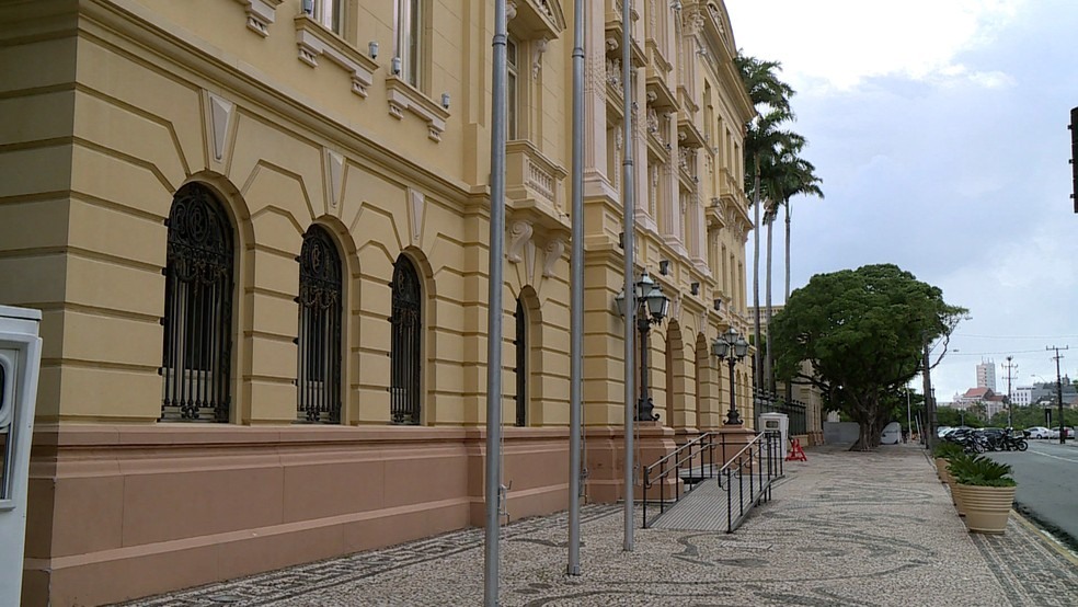 Operação Torrentes ocorre na Casa Militar de Pernambuco, localizada na sede do governo, no Palácio do Campo das Princesas, centro do Recife (Foto: Reprodução/TV Globo)